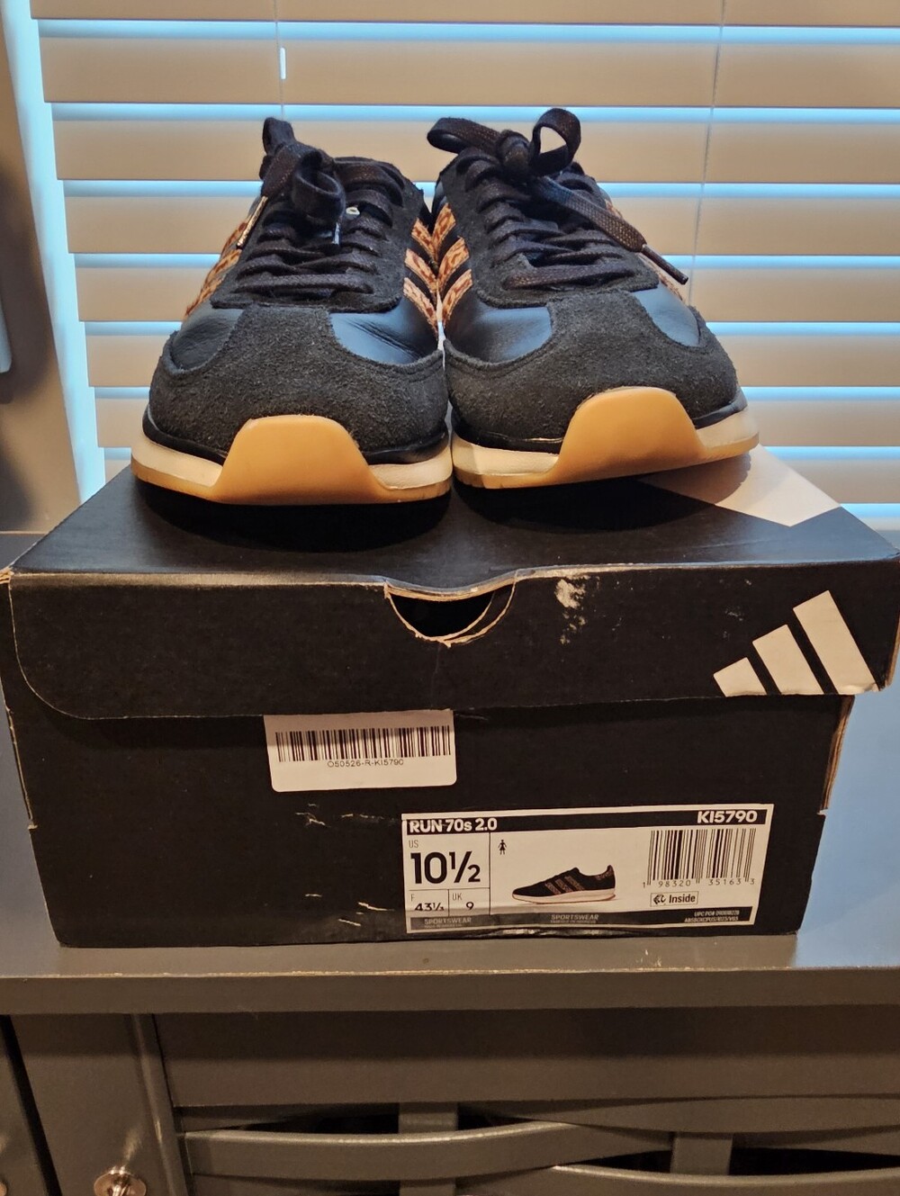Adidas Run 70s 2.0 Suede/Cheetah Low Sneakers Size US Women 10.5/ Men 9.5 (NEW) - Picture 2 of 6